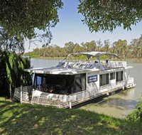 Boats and Bedzzz - The Murray Dream self-contained moored Houseboat - Accommodation Port Macquarie