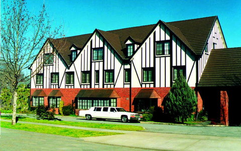 Albury Manor House - Accommodation Port Macquarie 0