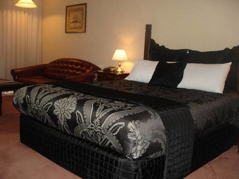 Albury Manor House - Accommodation Port Macquarie 1