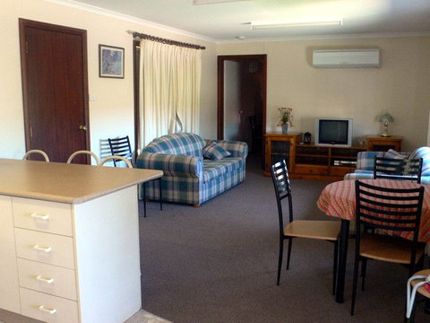 Back O' Bourke Accommodation - Accommodation Port Macquarie 2