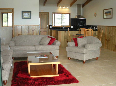 Endeavour Lodge - Accommodation Port Macquarie 0