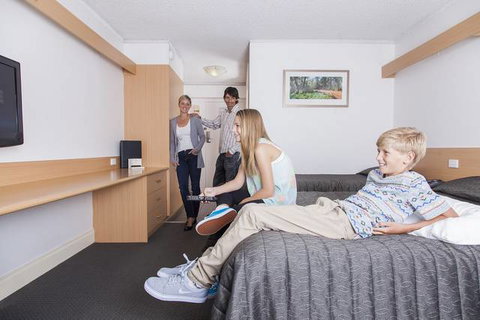 Flag Motor Lodge - Accommodation Port Macquarie 2