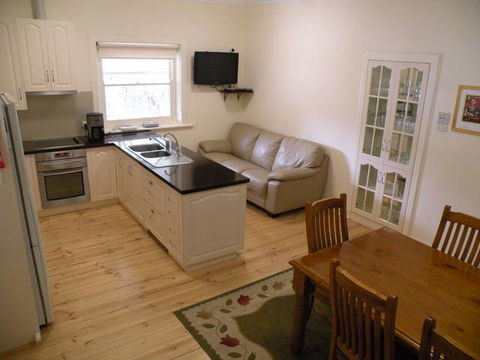 MacDonnell House (Naracoorte Cottages) - Accommodation Port Macquarie 2