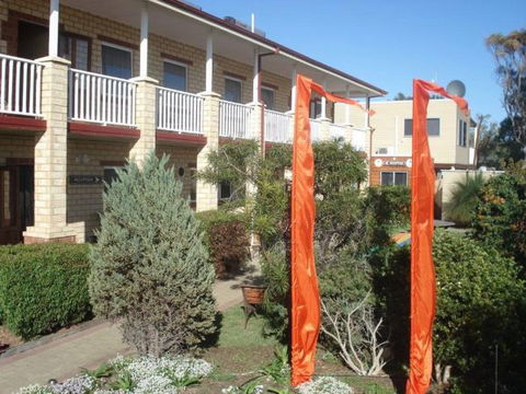 Baywatch Manor Augusta YHA - Accommodation Port Macquarie 4