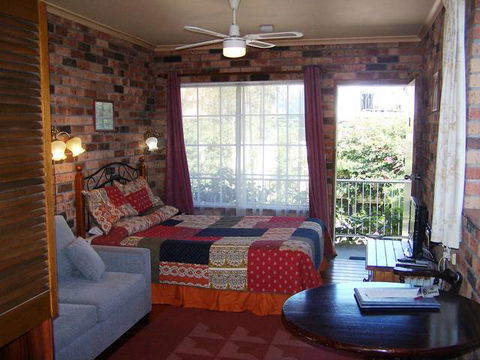 The Coachman Motor Inn - Accommodation Port Macquarie 2