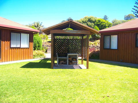 Whispering Pines - Accommodation Port Macquarie 2