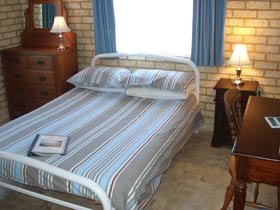 Baywatch Manor Augusta YHA - Accommodation Port Macquarie 2