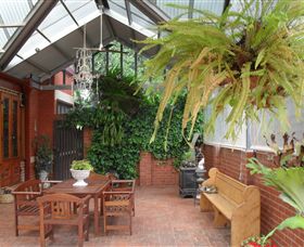 Allan Court Gardens Accommodation - Accommodation Port Macquarie 3
