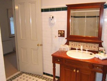 Whispering Pines - Accommodation Port Macquarie 3
