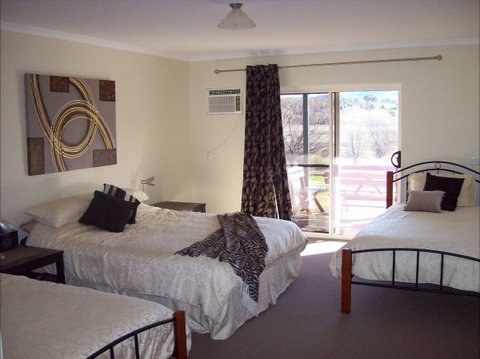 Colonial Inn Guest Rooms - Accommodation Port Macquarie 2