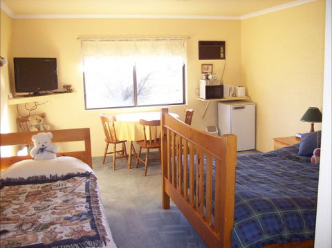 Colonial Inn Guest Rooms - Accommodation Port Macquarie 9