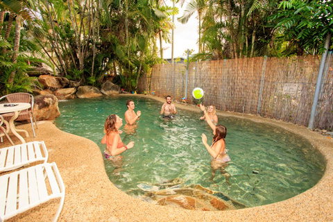 Mission Beach Retreat YHA - Accommodation Port Macquarie 5