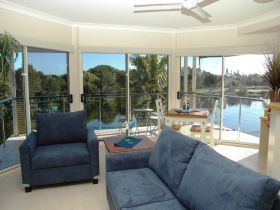 Alexander Lakeside Bed And Breakfast - Accommodation Port Macquarie 0