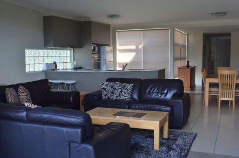 Claudis Beach Retreat Unit One - Accommodation Port Macquarie 1