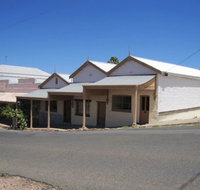 Carmines Antiques and Accommodation - Accommodation Port Macquarie