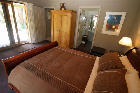 Mirkwood Forest Self-Contained Spa Cottages - Accommodation Port Macquarie 3