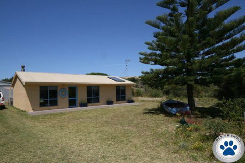 LJ Hooker Goolwa Holiday Rentals - 15 Eaton Avenue, Goolwa Beach - Accommodation Port Macquarie 0