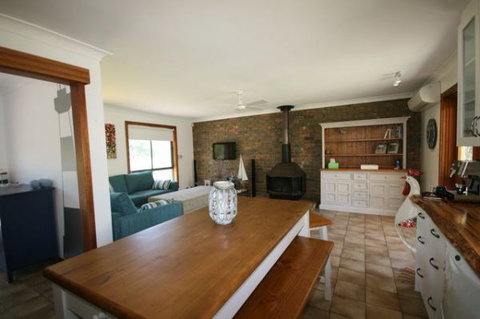 LJ Hooker Goolwa Holiday Rentals - 15 Eaton Avenue, Goolwa Beach - Accommodation Port Macquarie 1