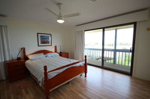 LJ Hooker Goolwa Holiday Rentals - 39 Bradford Road, Goolwa Beach - Accommodation Port Macquarie 3