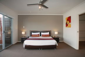 Quarterdecks Harbour Retreat - Accommodation Port Macquarie 2