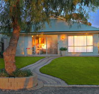 17 QED Lakehouse - Accommodation Port Macquarie