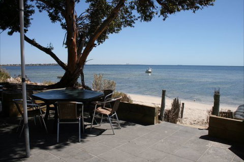 Undercurrent - Accommodation Port Macquarie 0