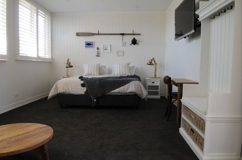 Atlantic Geelong - Accommodation Port Macquarie 0