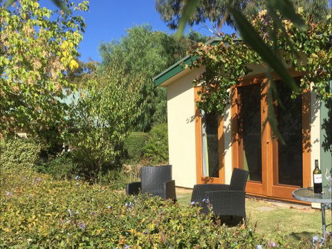 Jonathan Art Centre - Jarramarrumba House - Accommodation Port Macquarie 4