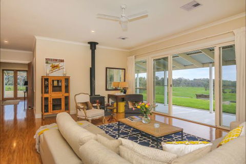 Jura House - Accommodation Port Macquarie 2