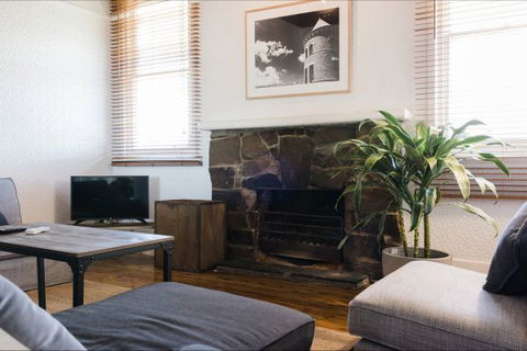 Mount Ophir Estate - The Gatehouse - Accommodation Port Macquarie 0