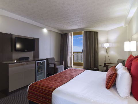 Novotel Surfers Paradise - Accommodation Port Macquarie 1