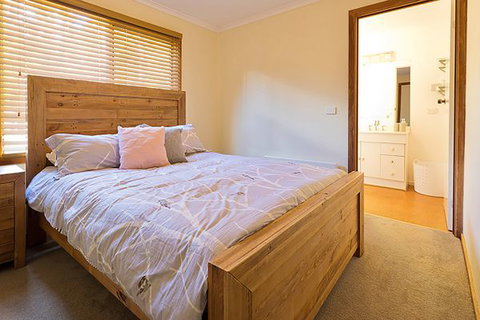 Snow Valley Lodge - Accommodation Port Macquarie 1
