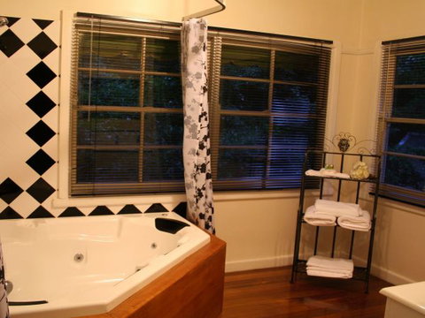 Tudor Cottages Mount Dandenong - Accommodation Port Macquarie 1