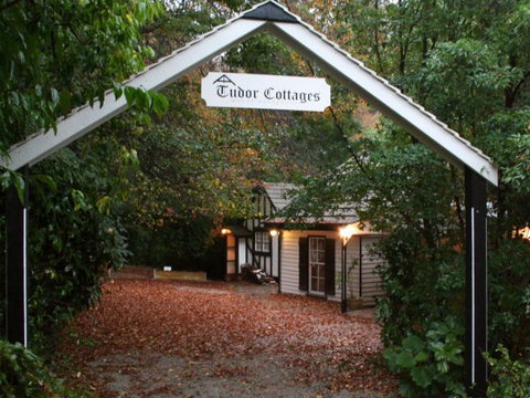 Tudor Cottages Mount Dandenong - Accommodation Port Macquarie 2