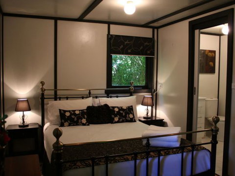Tudor Cottages Mount Dandenong - Accommodation Port Macquarie 3