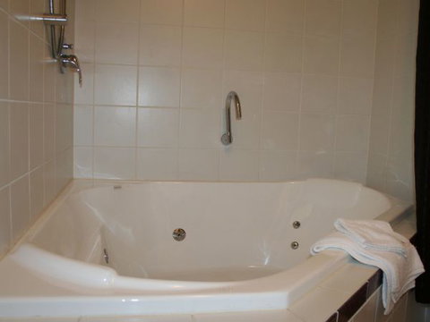 Tudor Cottages Mount Dandenong - Accommodation Port Macquarie 4