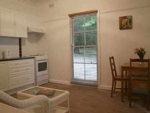 Tudor Cottages Mount Dandenong - Accommodation Port Macquarie 5