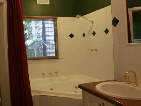 Tudor Cottages Mount Dandenong - Accommodation Port Macquarie 6