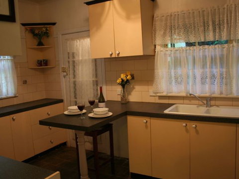 Tudor Cottages Mount Dandenong - Accommodation Port Macquarie 8