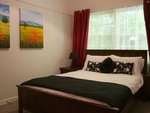 Tudor Cottages Mount Dandenong - Accommodation Port Macquarie 9