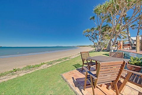 Beachfront Zilzie Holiday Home And Cottage - Accommodation Port Macquarie 0