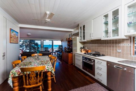 Beachfront Zilzie Holiday Home And Cottage - Accommodation Port Macquarie 5