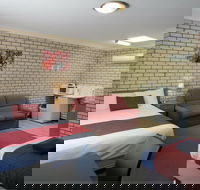 Cowra Crest Motel - Accommodation Port Macquarie