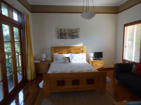 Le Piaf On Treasure Bed And Breakfast - Accommodation Port Macquarie 0
