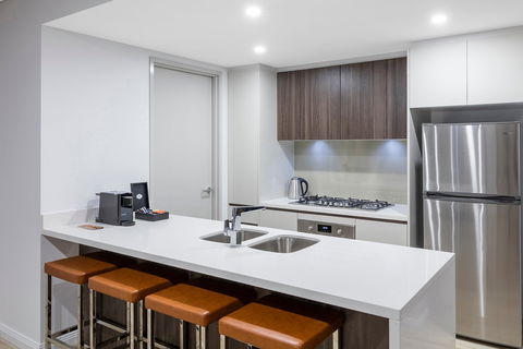 Meriton Suites Southport - Accommodation Port Macquarie 3