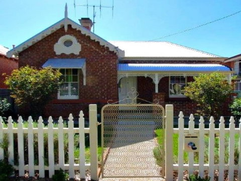 Robina: Bathurst Self Contained Accommodation - Accommodation Port Macquarie 0