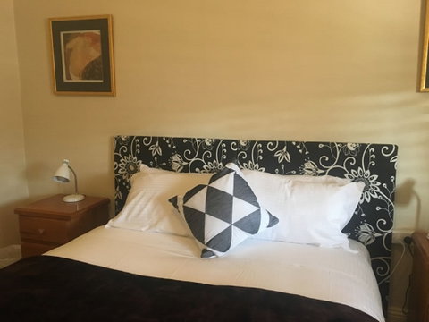 Robina: Bathurst Self Contained Accommodation - Accommodation Port Macquarie 1