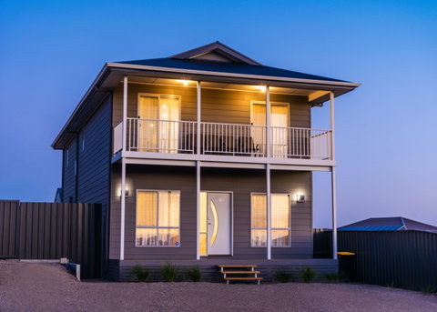 The Palais - Accommodation Port Macquarie 0