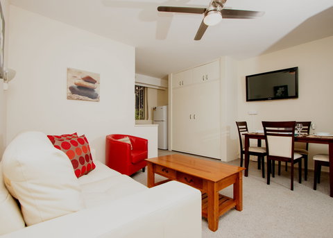 Canberra Short Term And Holiday Accommodation - Accommodation Port Macquarie 8