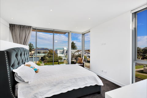 Stunning Luxury Home - Accommodation Port Macquarie 6